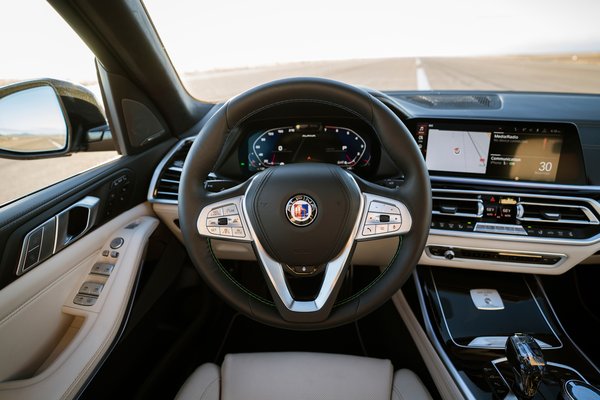 2021 BMW Alpina XB7  Instrumentation