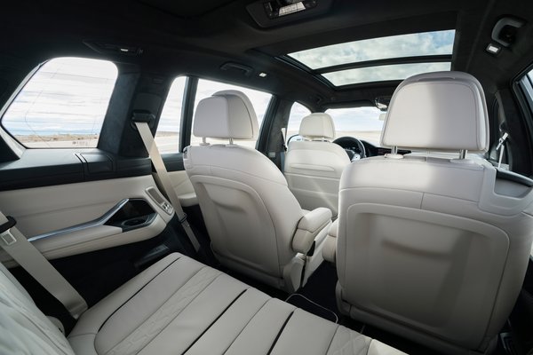 2021 BMW Alpina XB7 Interior