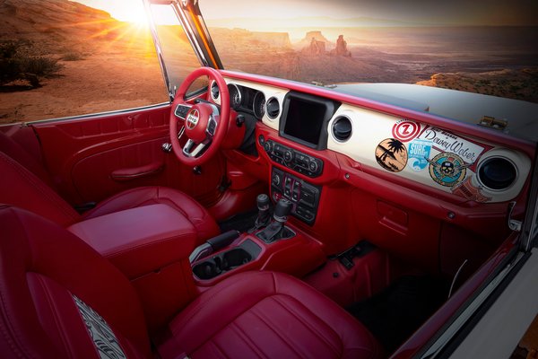 2021 Jeep Jeepster Beach Interior