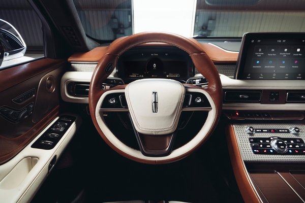 2021 Lincoln Aviator Shinola Instrumentation