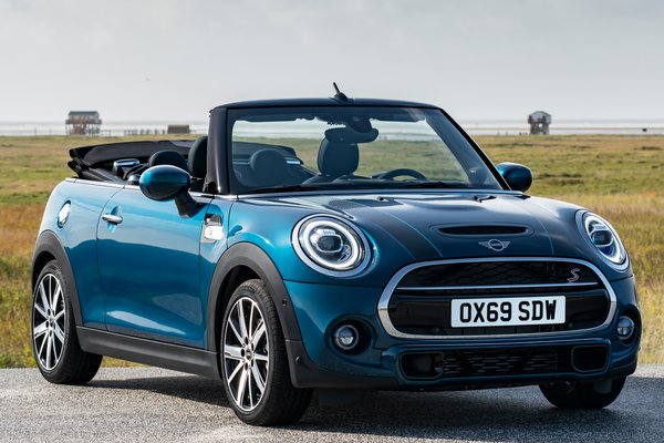 2021 Mini Convertible Sidewalk edition