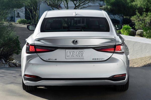 2022 Lexus ES 300h