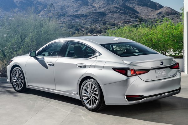 2022 Lexus ES 300h