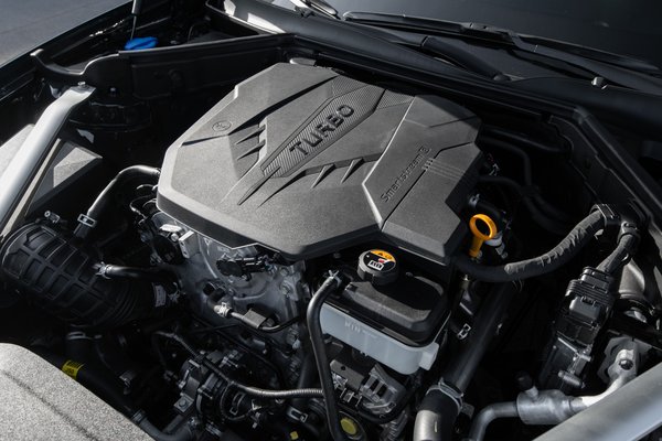 2022 Kia Stinger GT-Line Engine