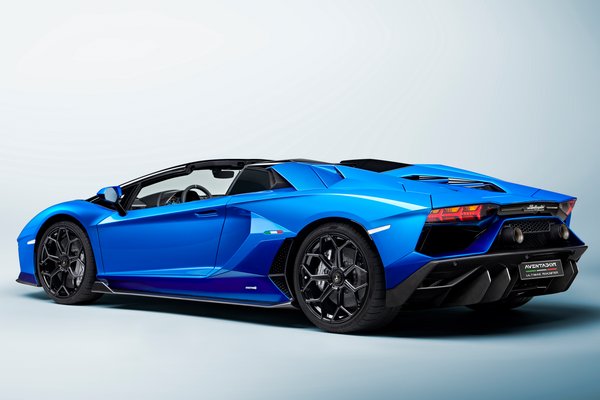 2022 Lamborghini Aventador  LP 780-4 Ultimae Roadster