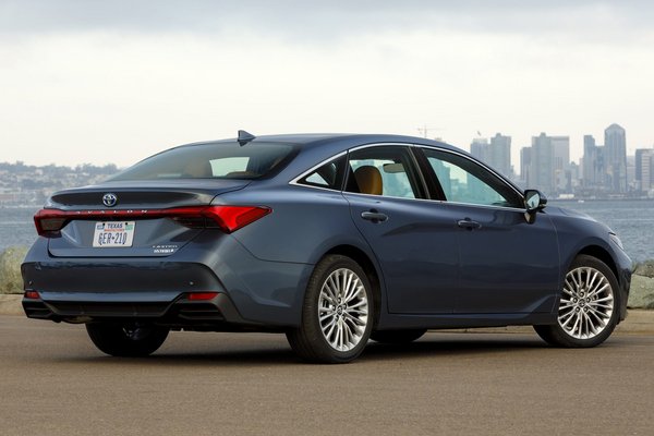 2022 Toyota Avalon Hybrid Limited