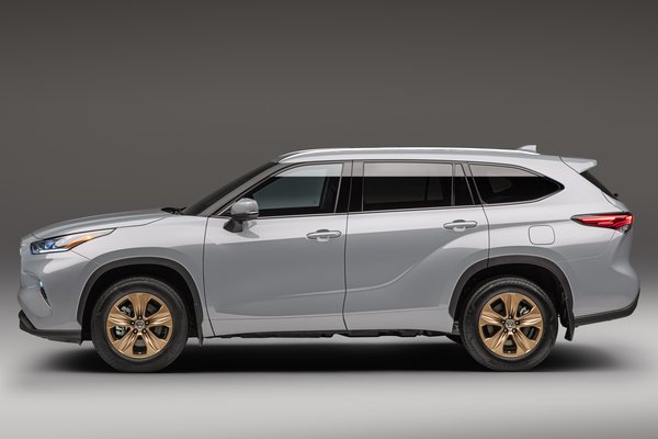 2022 Toyota Highlander Bronze Edition