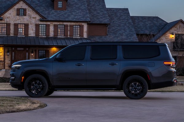 2023 Jeep Wagoneer L Carbide