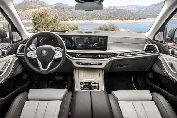 2023 BMW X7 xDrive40i Interior