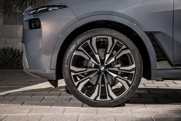 2023 BMW X7 xDrive40i Wheel