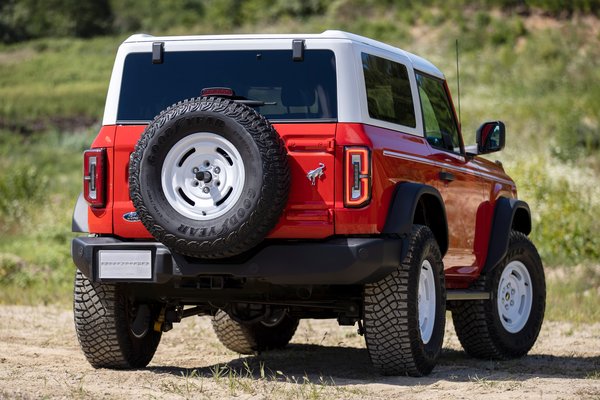 2023 Ford Bronco 2d Heritage edition