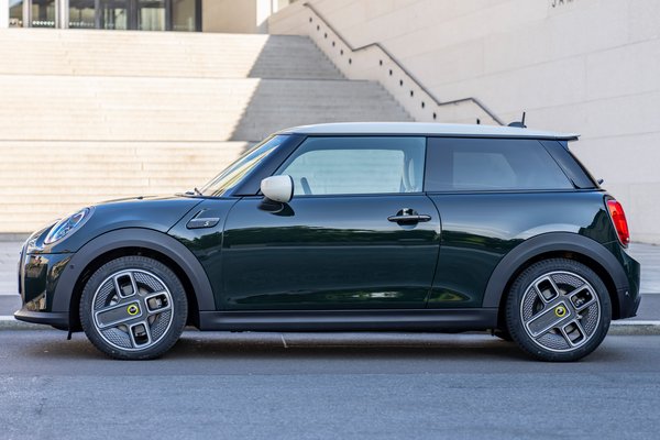 2023 Mini Hardtop 2d SE Electric Resolute Edition