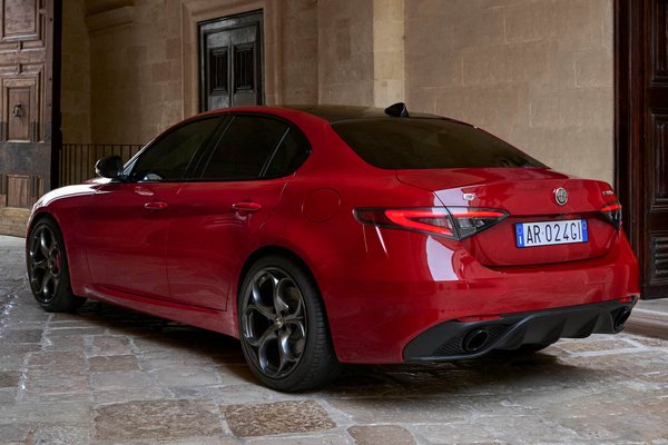 2025 Alfa Romeo Giulia Tributo Italiano