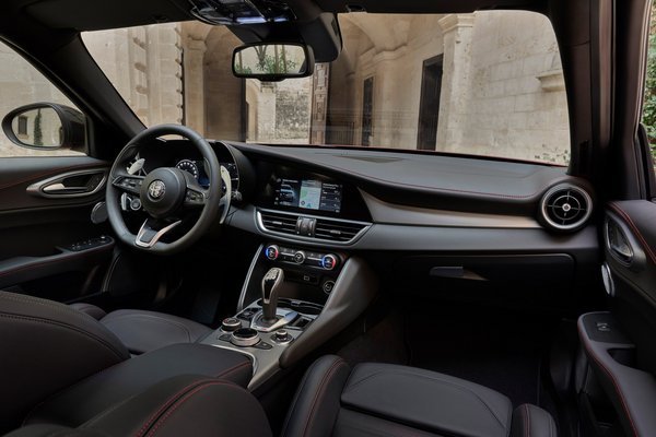 2025 Alfa Romeo Giulia Tributo Italiano Interior