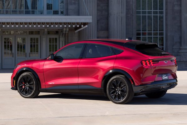 2025 Ford Mustang Mach-E Sport Appearance Package