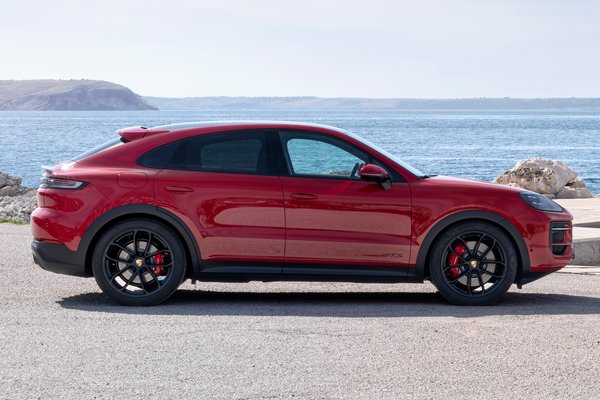 2025 Porsche Cayenne GTS Coupe