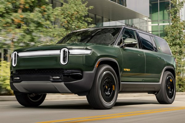 2025 Rivian R1S